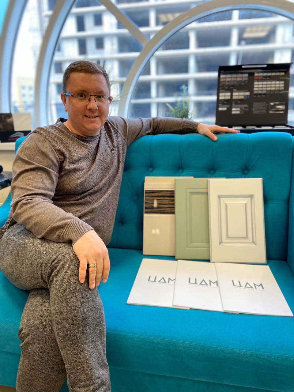 Управляющий в мебельном бизнесе