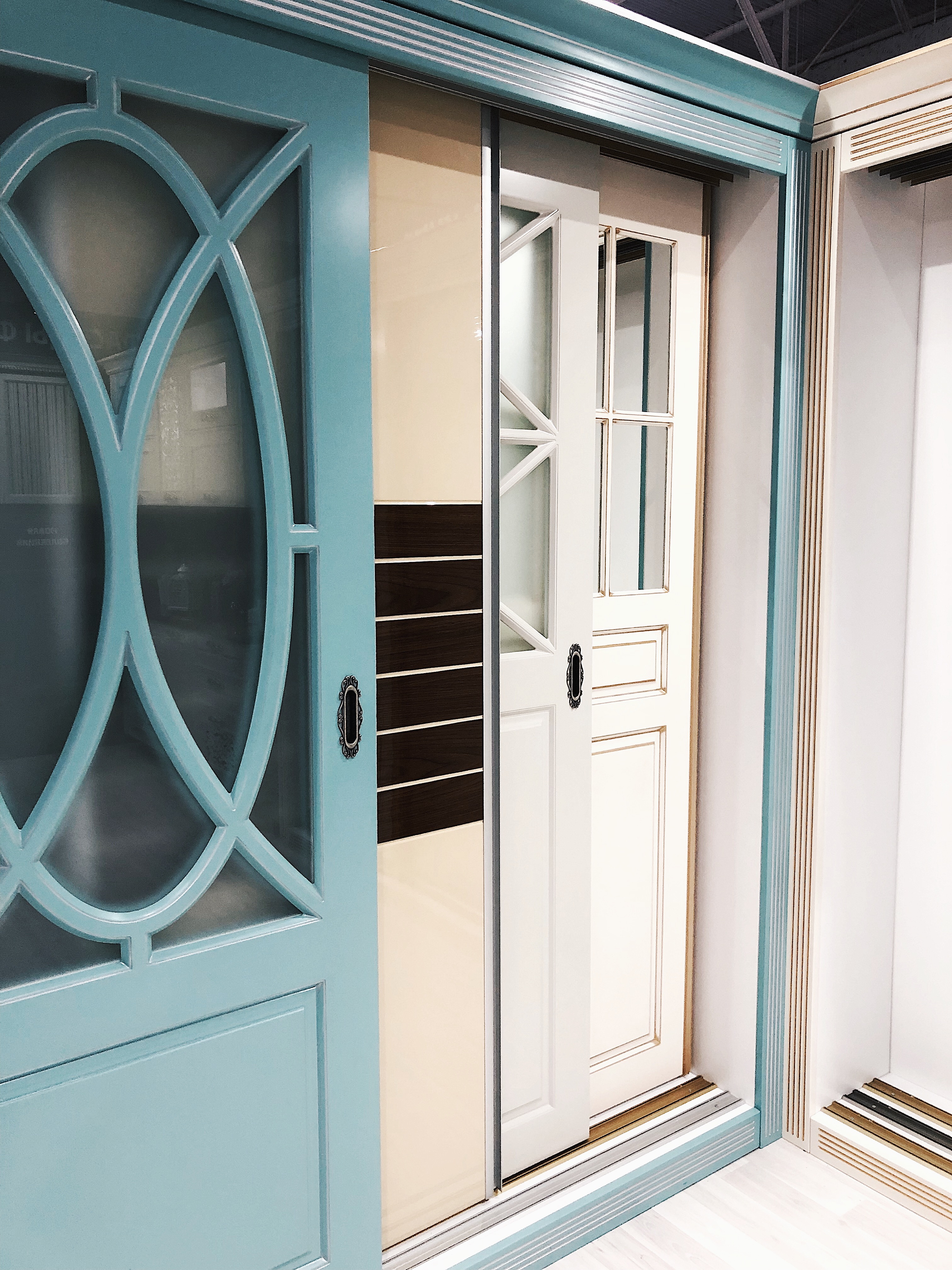 Классические МДФ двери-купе на заказ